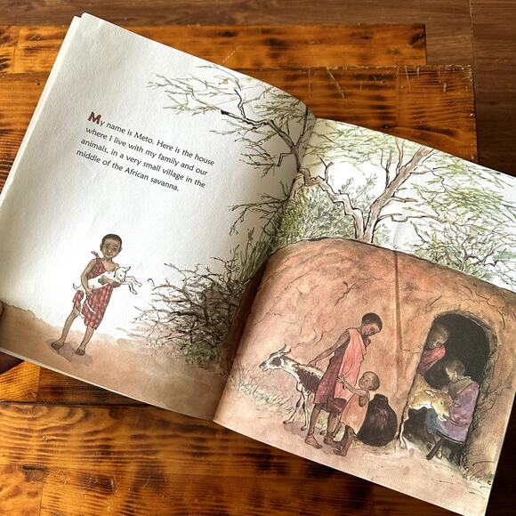 Vintage 2002 The First Bear In Africa Paperback Book - Picture 3 of 9